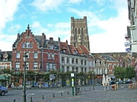 Bethune, Grand'Place et Clocher de l'eglise Saint-Vaast